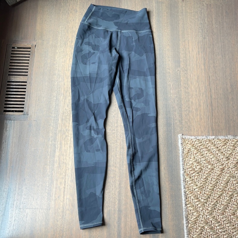 ALO high waist camo vapor leggings size XS.